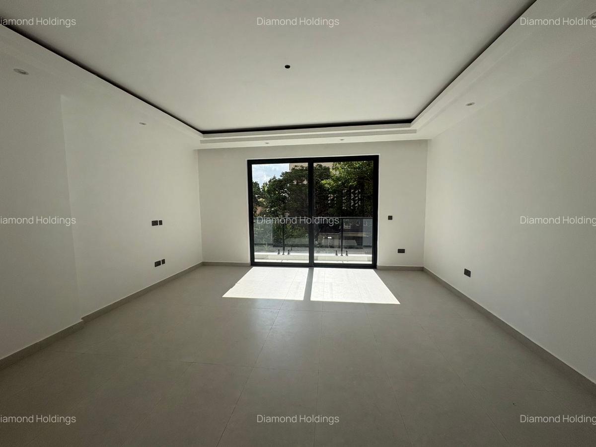 2 Bed Apartment with En Suite at Brookside - 12