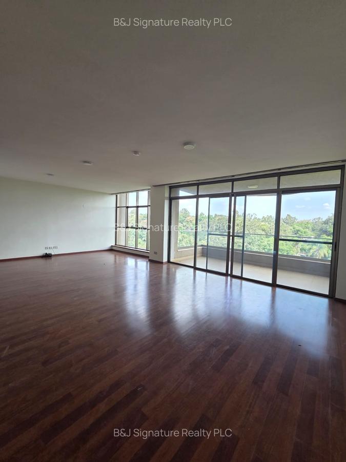 3 Bed Apartment with En Suite in Parklands - 2