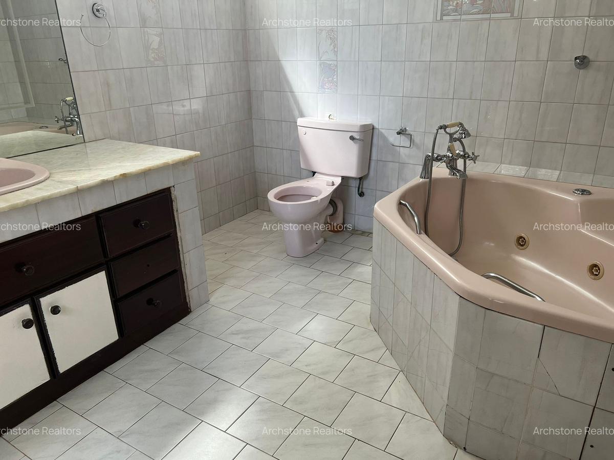 5 Bed House with En Suite in Gigiri - 9