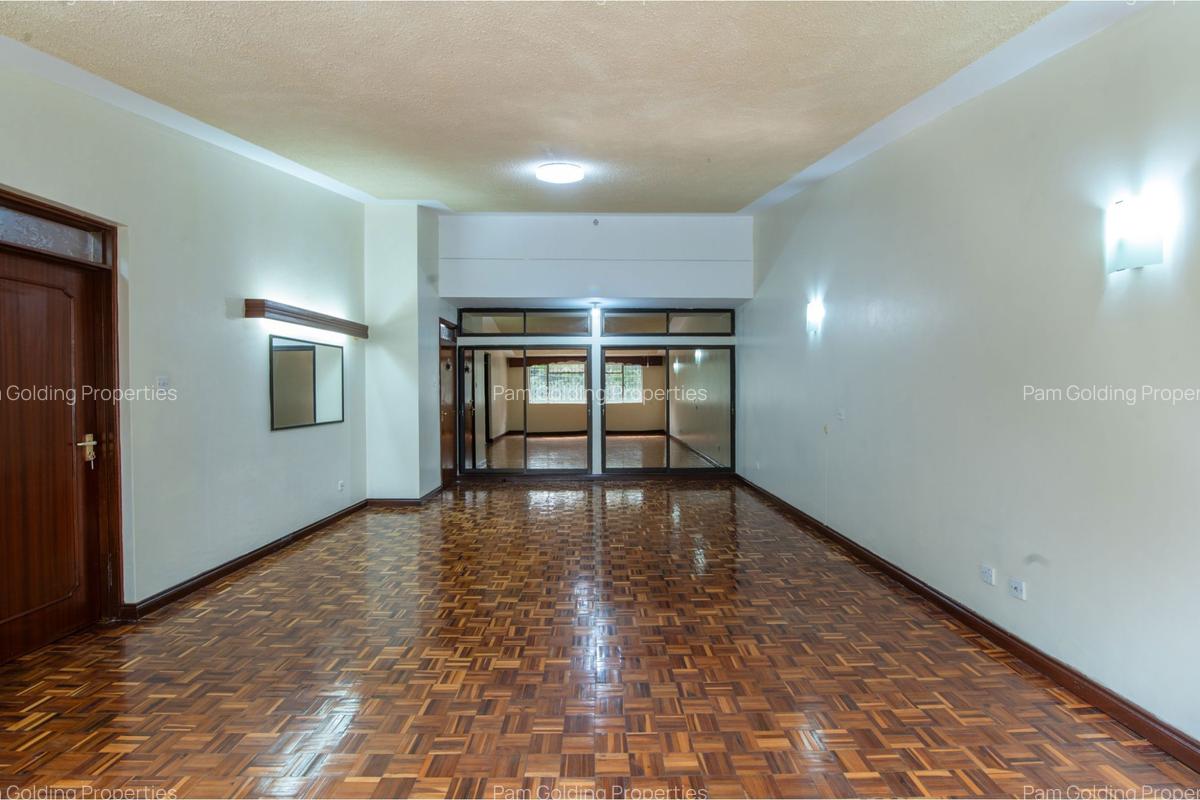 4 Bed Villa with En Suite at School Lane - 12