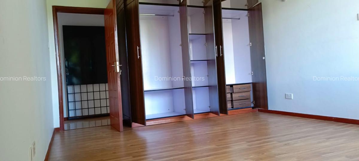 3 Bed Apartment with En Suite in Riverside - 16