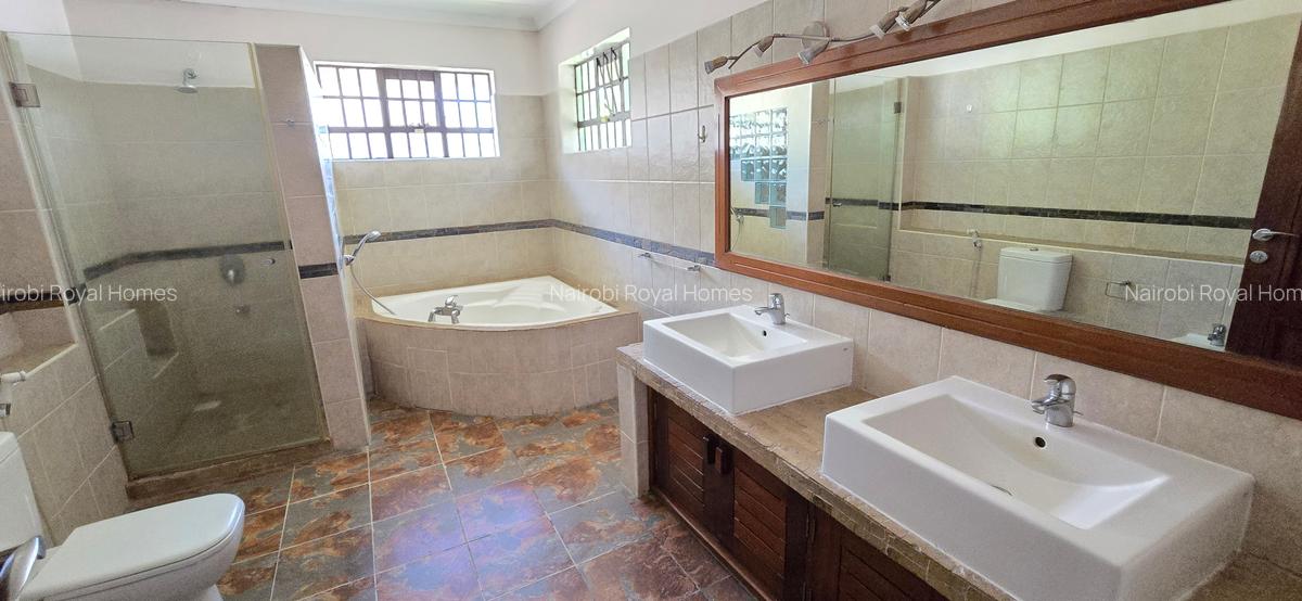 4 Bed Townhouse with En Suite at Peponi Road - 17