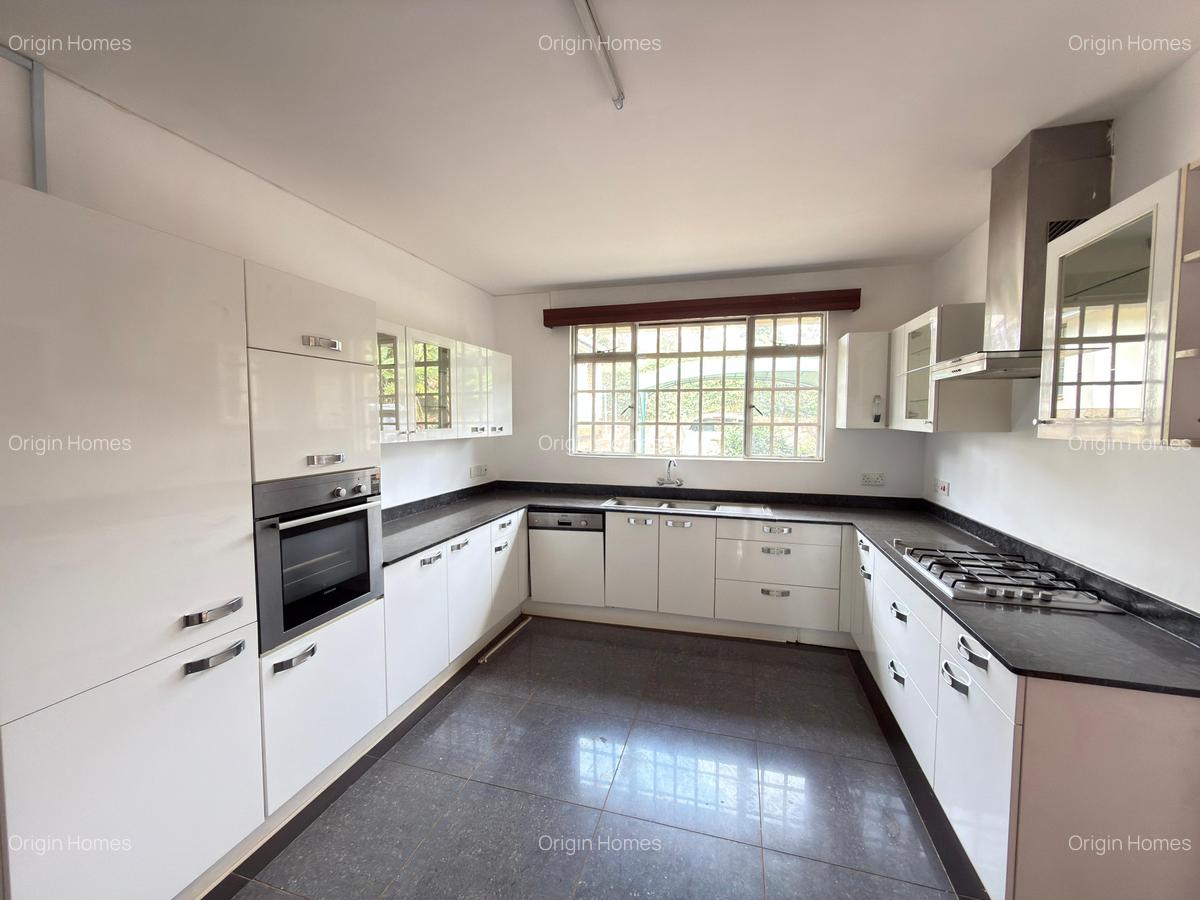 4 Bed Townhouse with En Suite in Rosslyn - 4