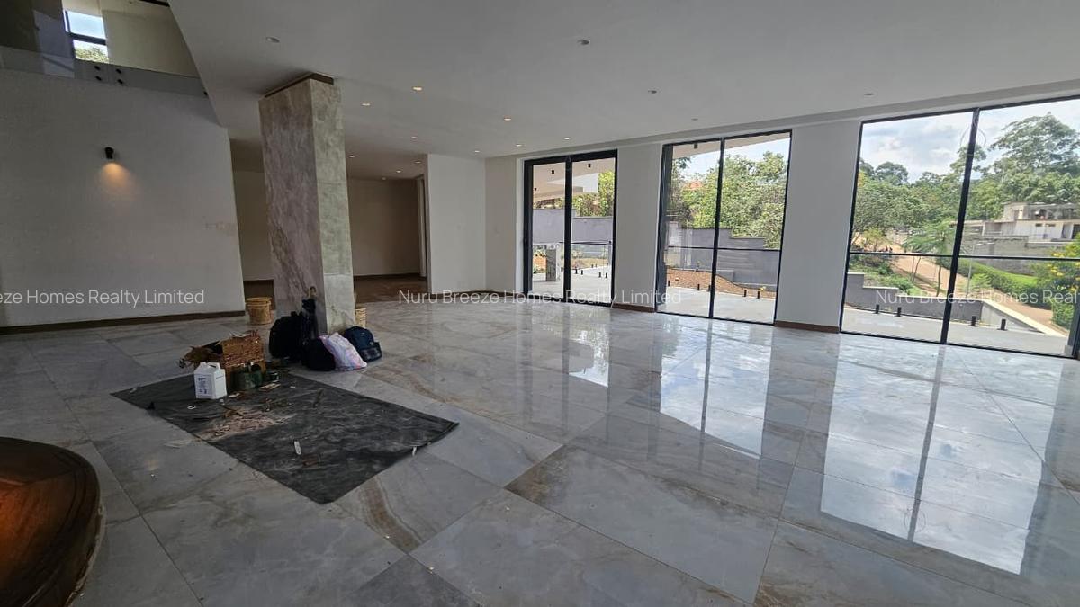 5 Bed House with En Suite in Runda - 2