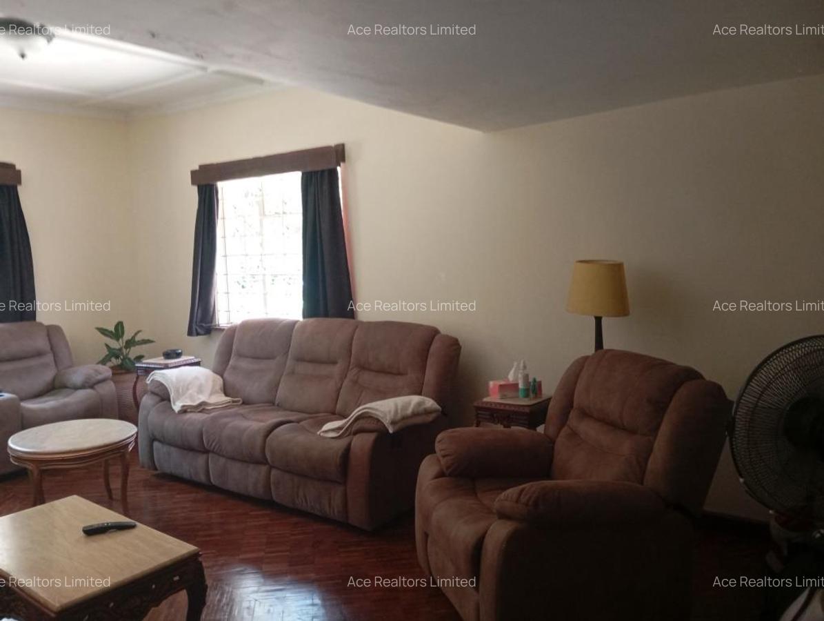 6 Bed House with En Suite at Near Muthaiga Golf Club Nairobi - 5
