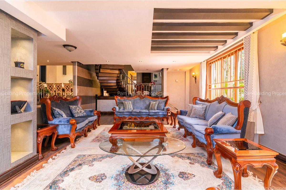 7 Bed House with En Suite in Kyuna - 4