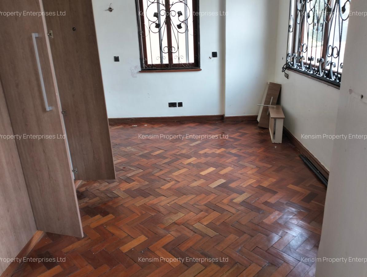 5 Bed Townhouse with En Suite in Lavington - 10