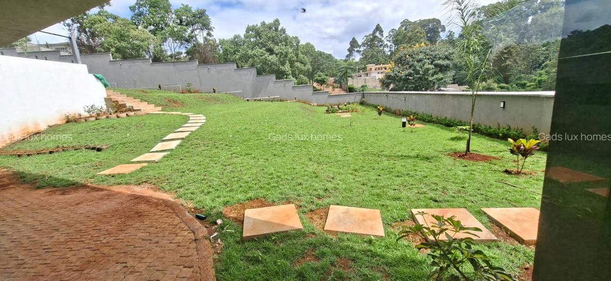 5 Bed Villa with En Suite at Nyari - 17