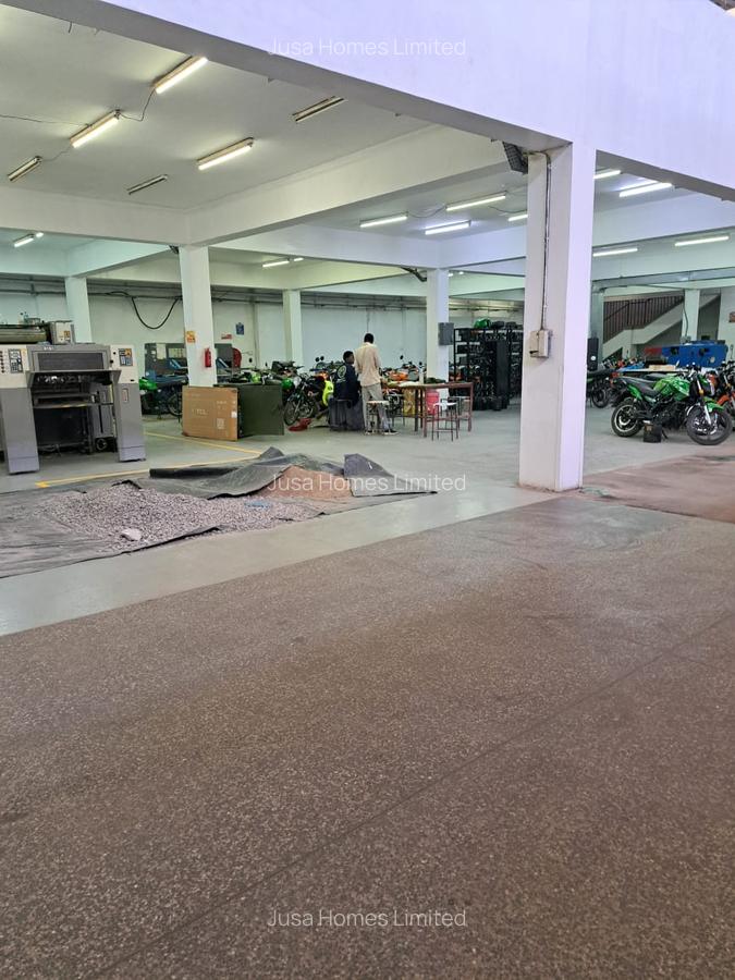 Warehouse with Parking in Industrial Area - 5