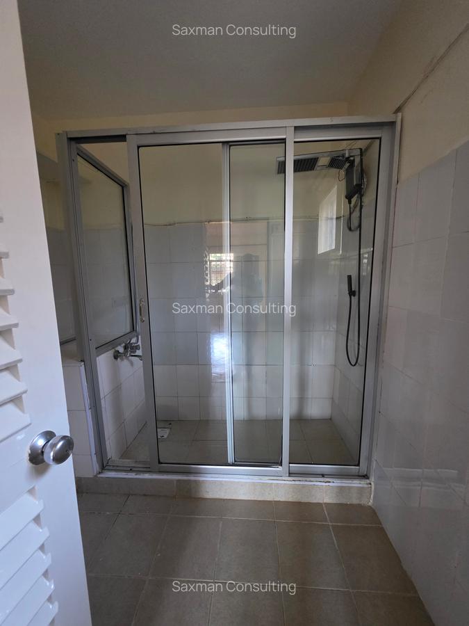 4 Bed House with En Suite in Runda - 9