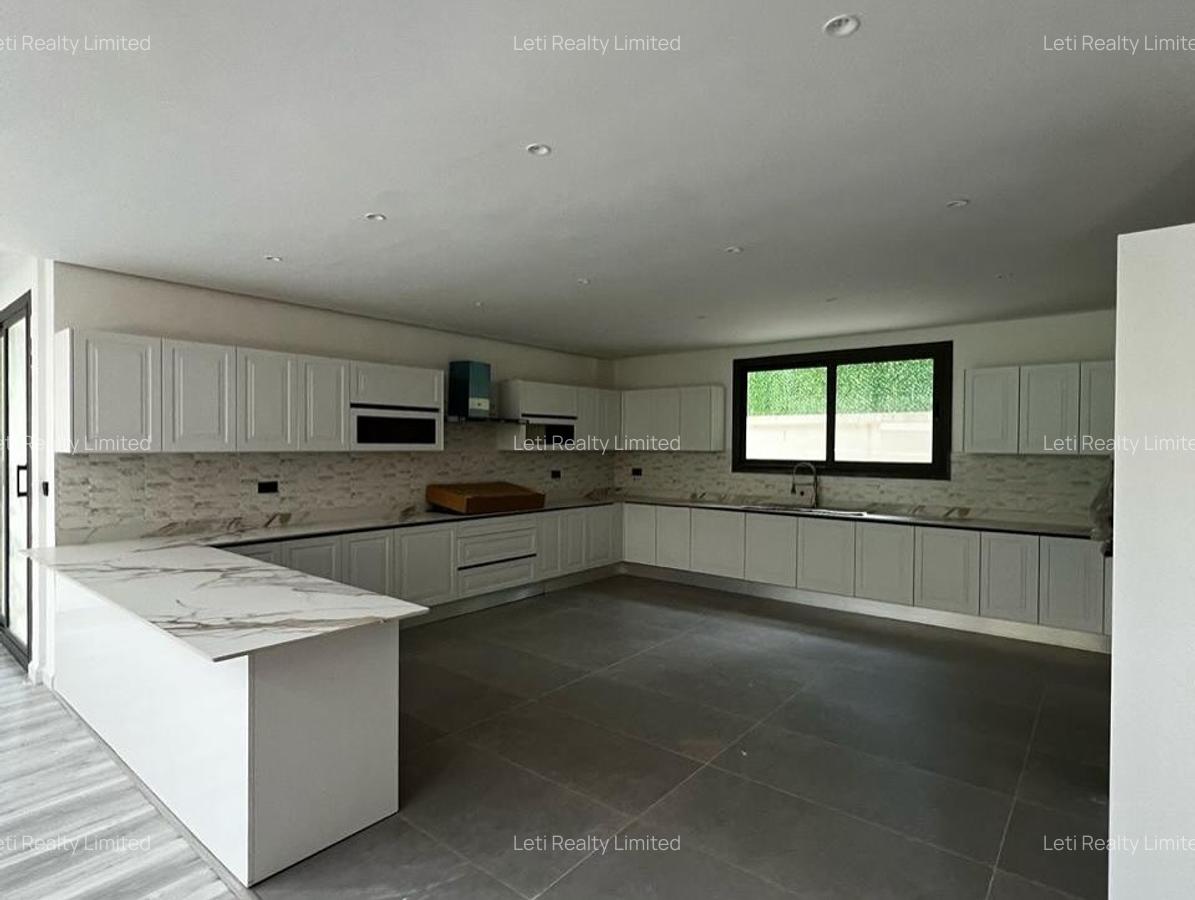 5 Bed Townhouse with En Suite in Lavington - 5