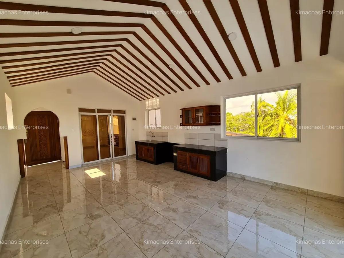 1 Bed Apartment with En Suite at 2Nd Avenue Nyali - 10