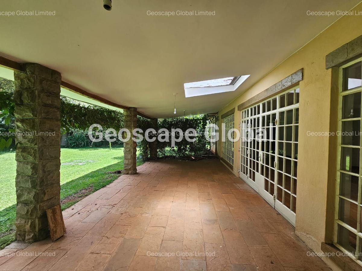 4 Bed House with En Suite in Ridgeways - 6