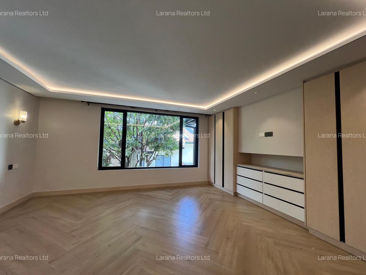 7 Bed Townhouse with En Suite at Covent Dr - 16