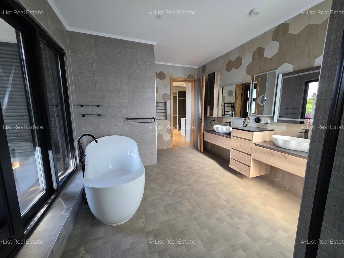 5 Bed Villa with En Suite at Muthangari Drive - 10