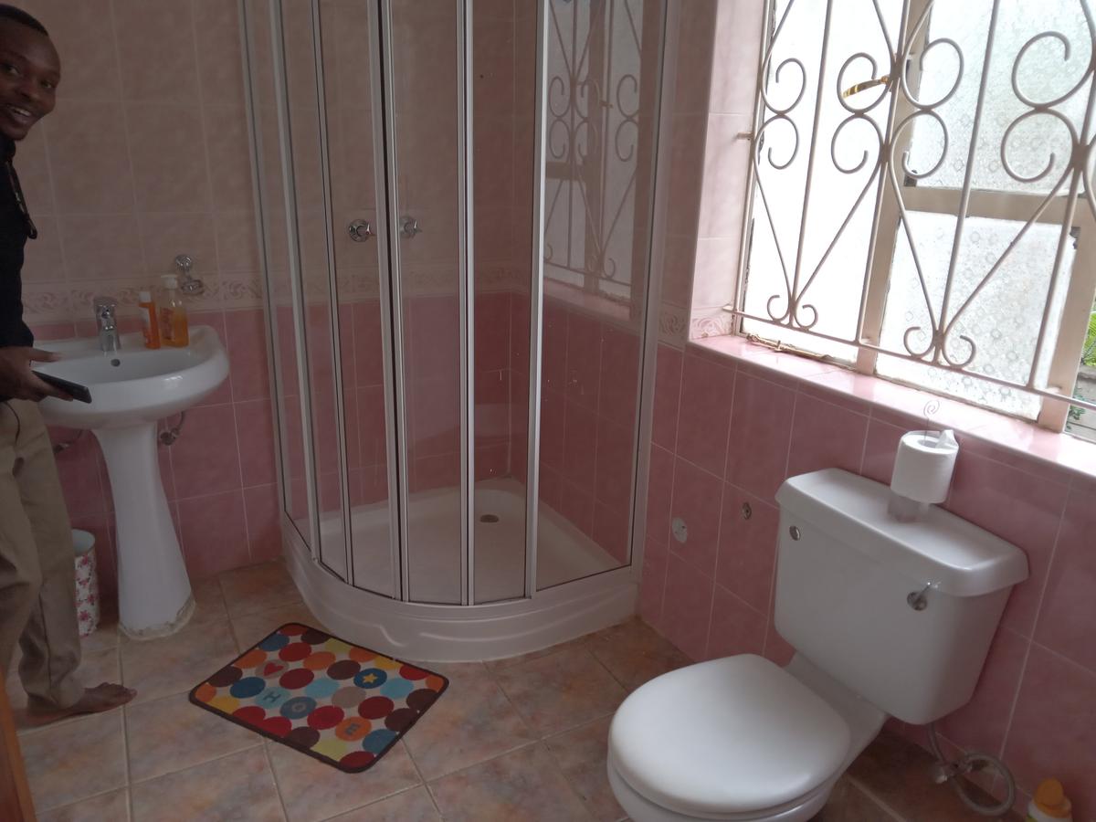 Serviced 1 Bed Apartment with En Suite at Nyari Area - 8