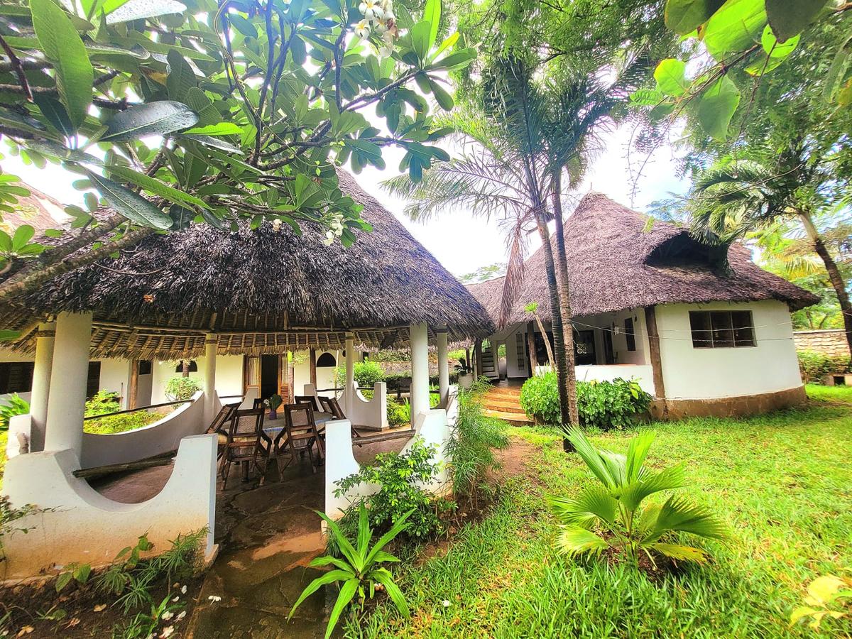 4 Bed Villa with En Suite in Diani - 3