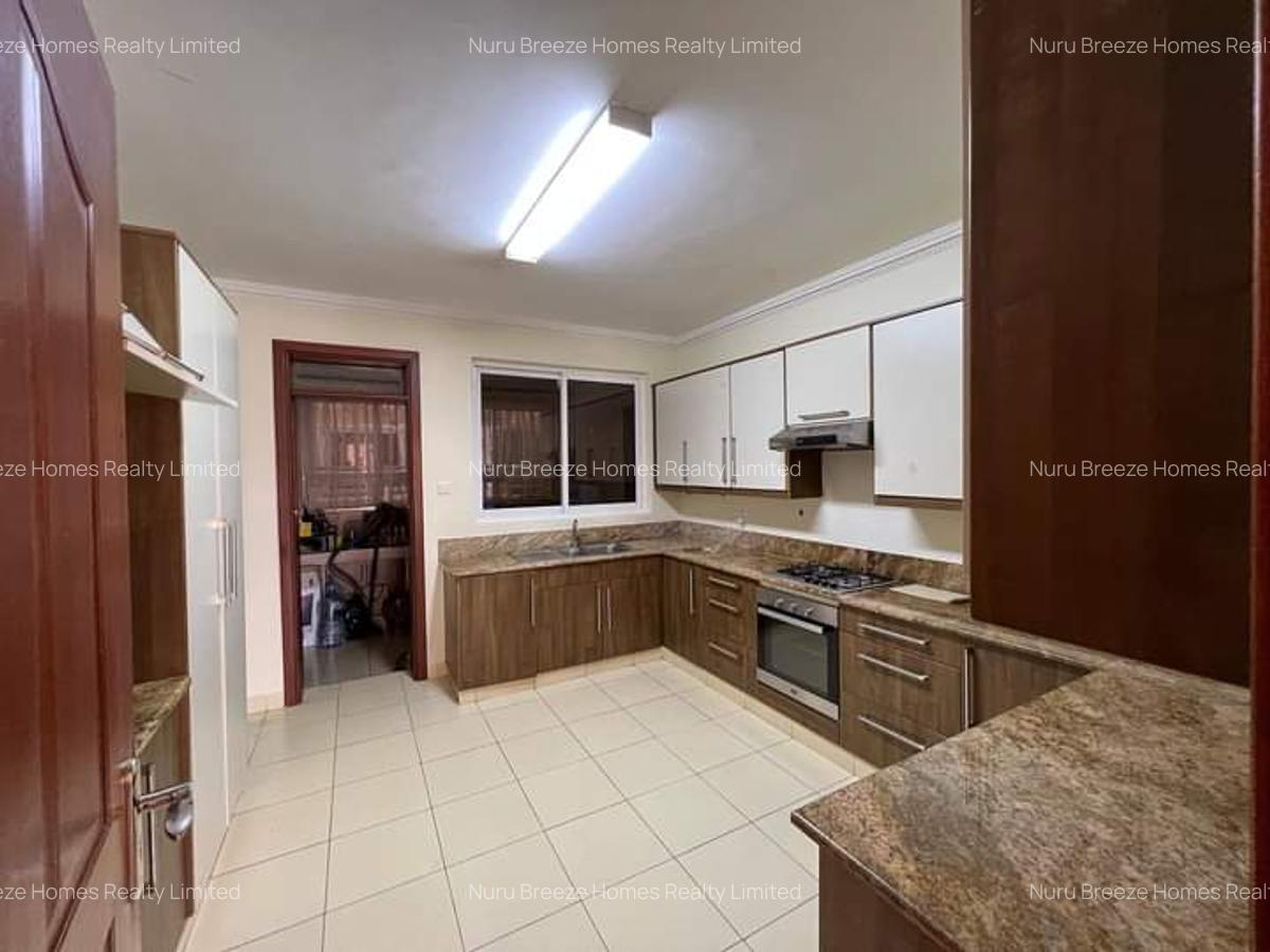 3 Bed Apartment with En Suite in Riverside - 16