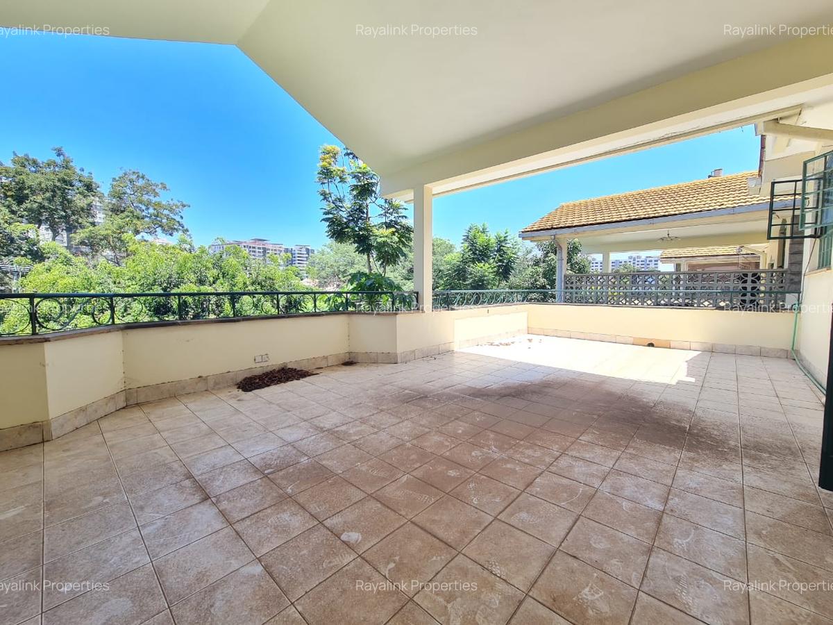 4 Bed Townhouse with En Suite at Spring Valley - 2