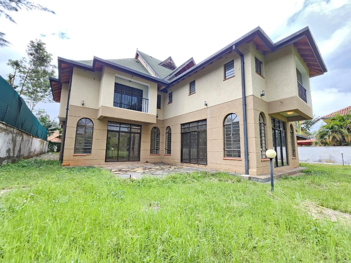 6 Bed House with En Suite in Runda - 16