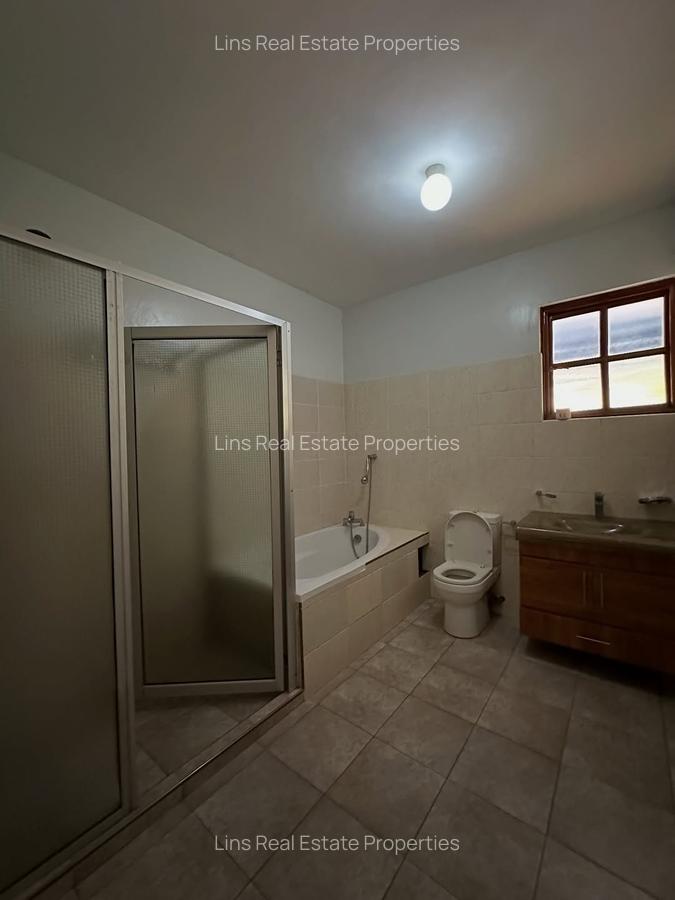 4 Bed House with En Suite in Runda - 15