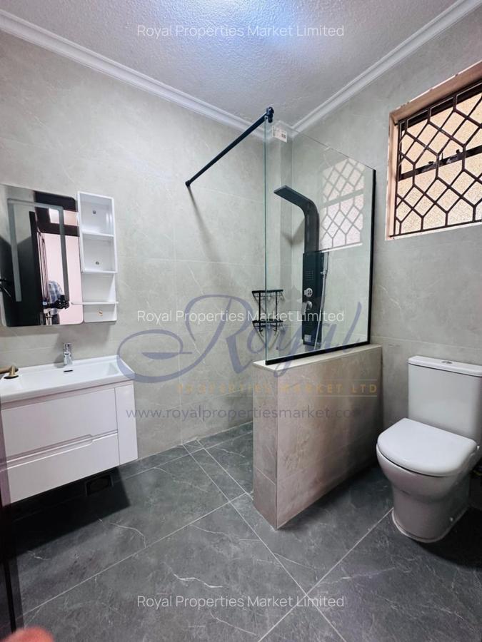 5 Bed House with En Suite in Runda - 4
