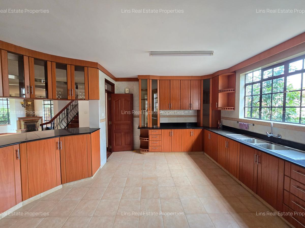 5 Bed Townhouse with En Suite in Lavington - 10