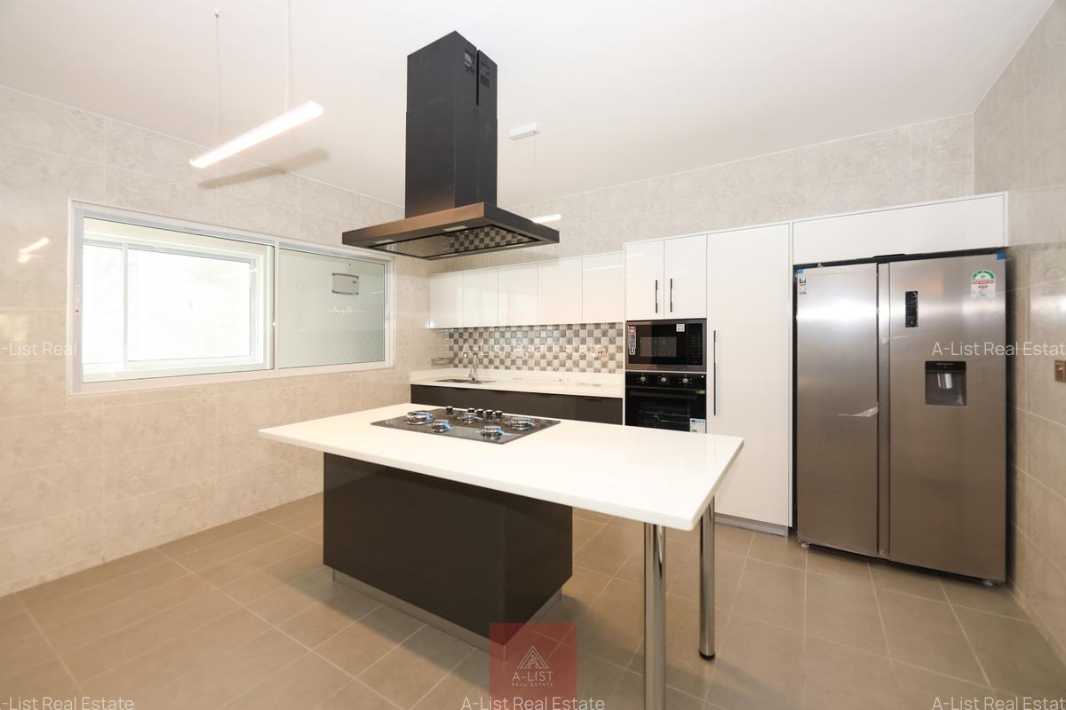 3 Bed Apartment with En Suite at Riverside Gardens - 3