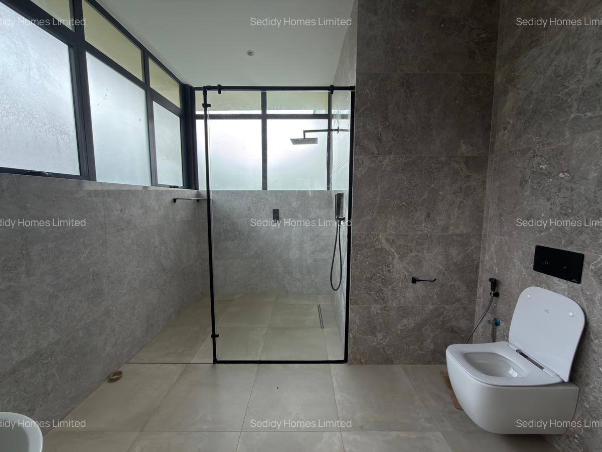 5 Bed Villa with En Suite in Nyari - 16