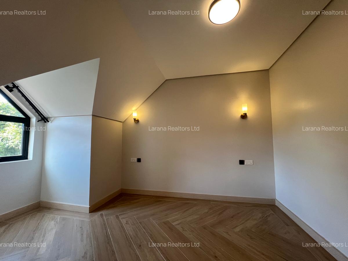 7 Bed Townhouse with En Suite at Covent Dr - 6