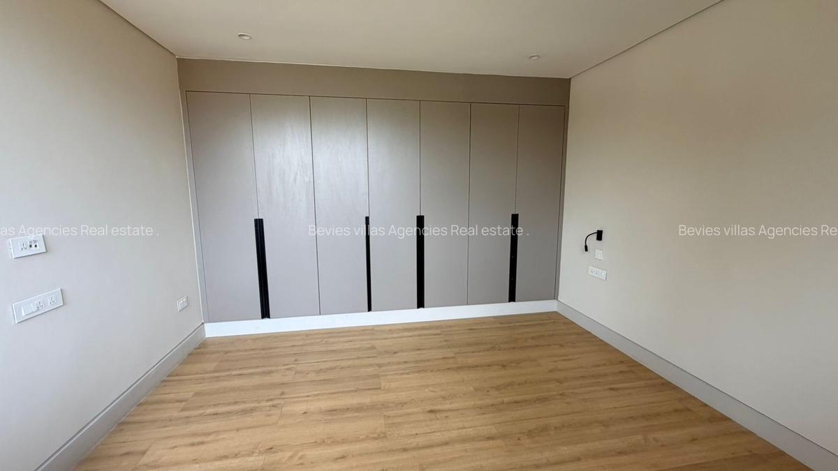 5 Bed Villa with En Suite at Kyuna - 16