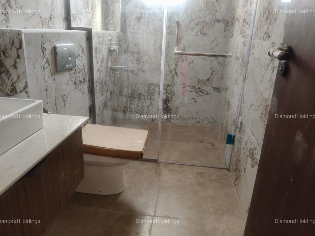 2 Bed Apartment with En Suite at Brookside - 5