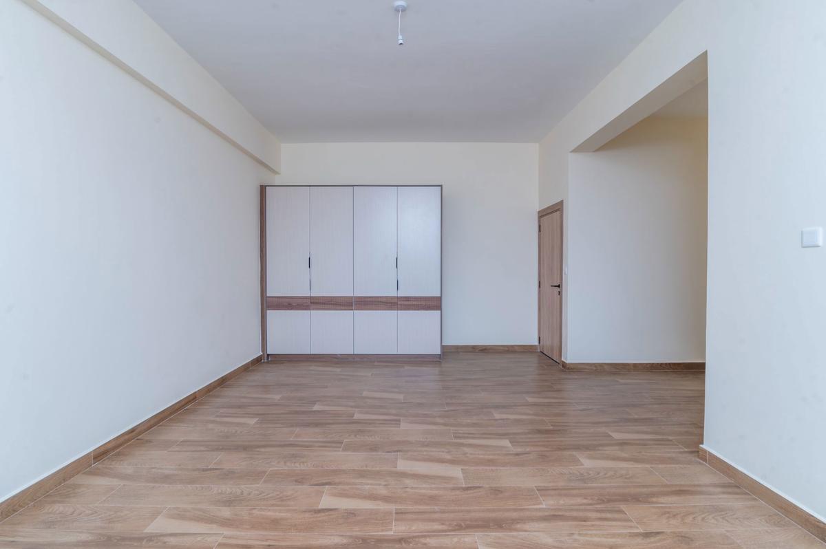 3 Bed Apartment with En Suite in Parklands - 17