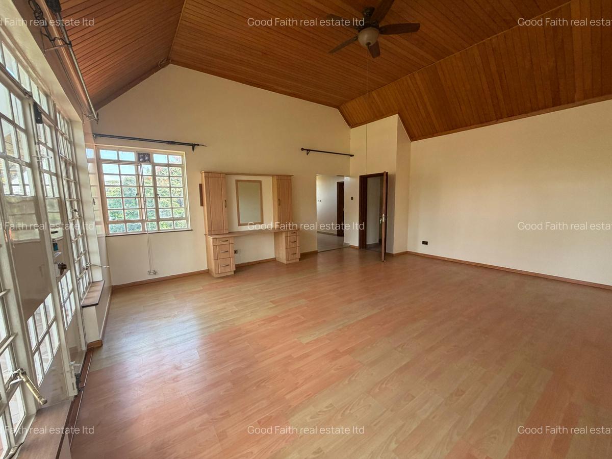 5 Bed House with En Suite in Runda - 10