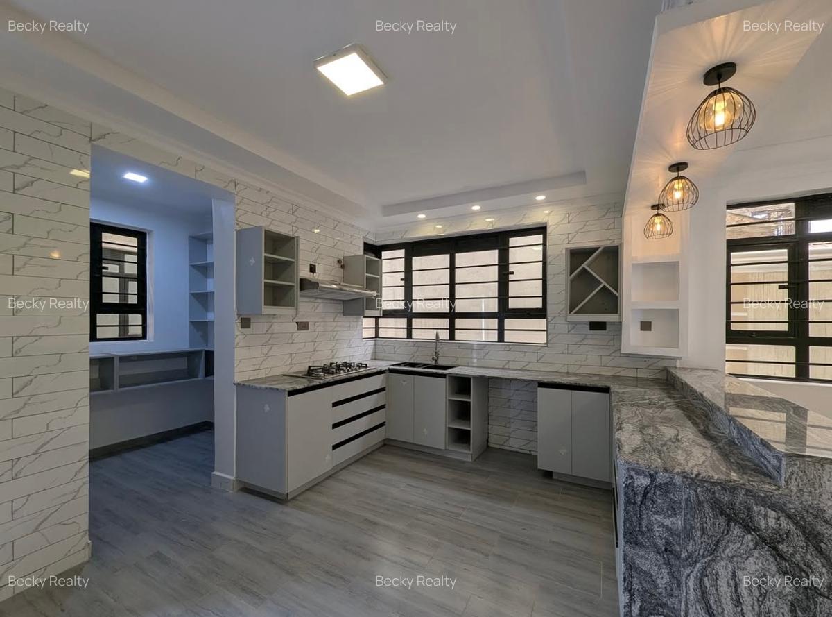 4 Bed House with En Suite at Membley - 4