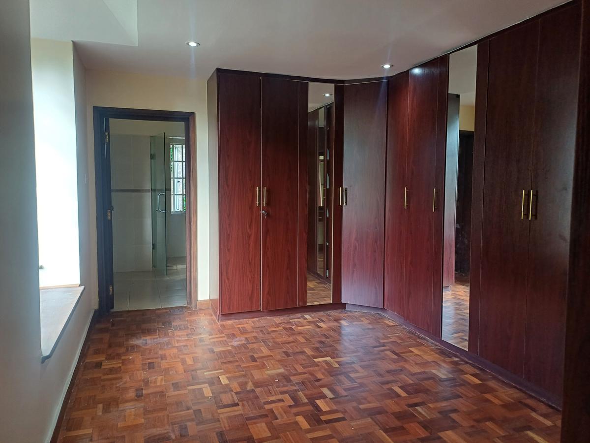 5 Bed Townhouse with En Suite in Lavington - 10