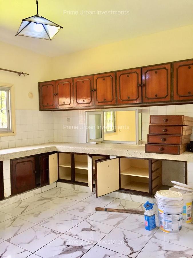 4 Bed House with En Suite in Nyali Area - 12