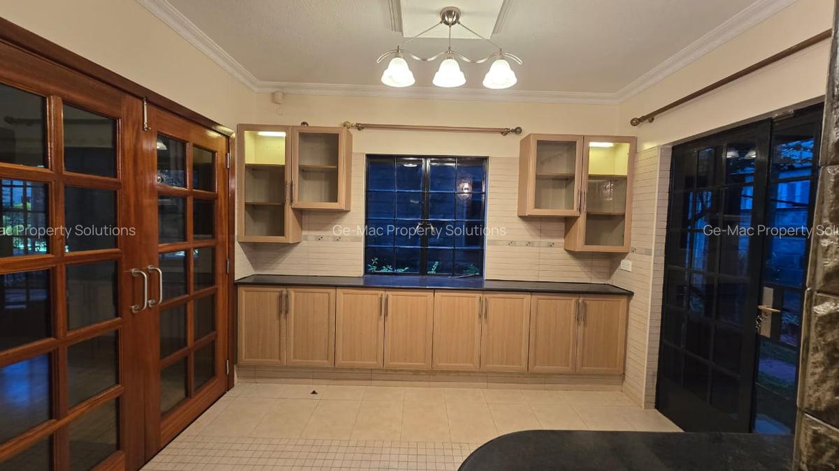 5 Bed Townhouse with En Suite at Othaya Rd - 18