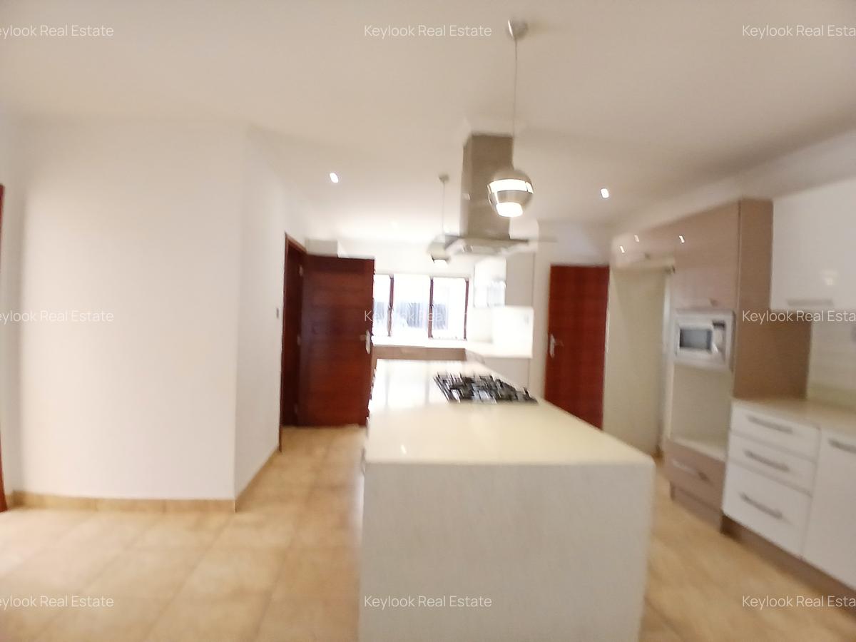 5 Bed Townhouse with En Suite at Lavington - 15