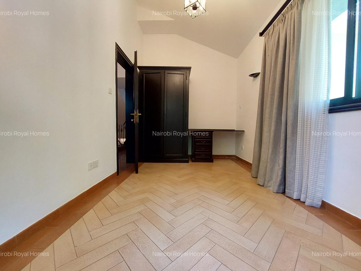 4 Bed House with En Suite at Y67 - 20