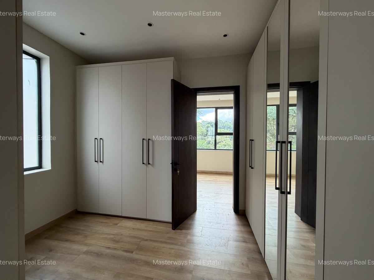 5 Bed Villa with En Suite in Lavington - 12