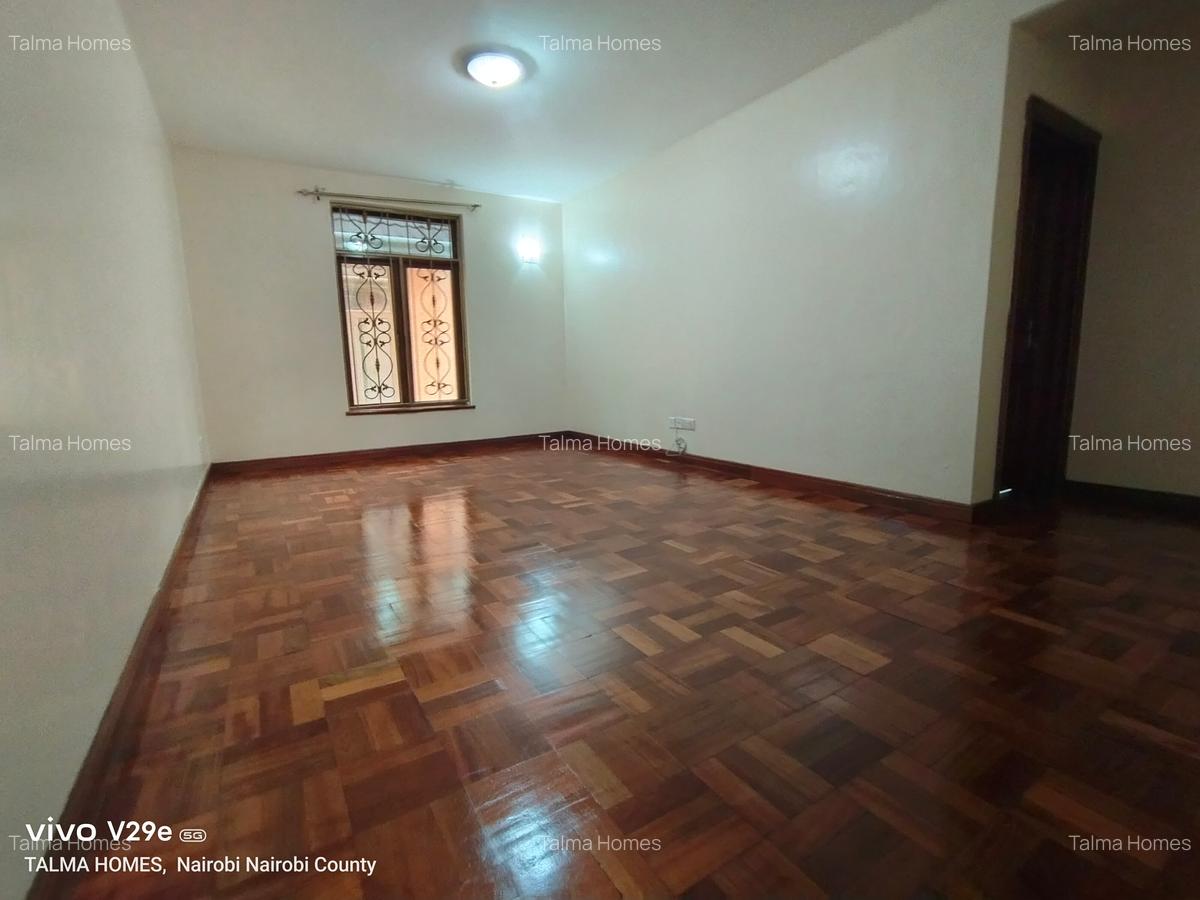 5 Bed Townhouse with En Suite at Valley Arcade - 12