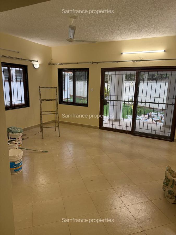 5 Bed Townhouse with En Suite at Greenwood - 6