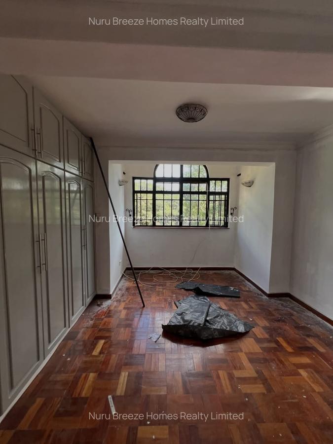 5 Bed Townhouse with En Suite in Lavington - 13