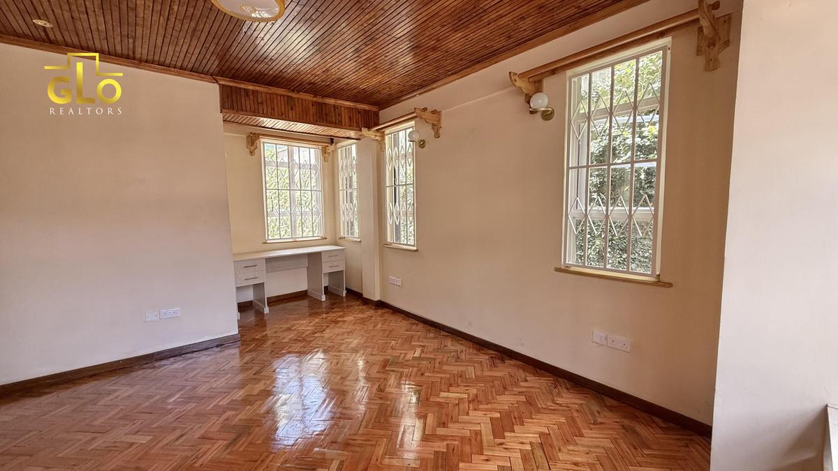 4 Bed Villa with En Suite in Spring Valley - 13