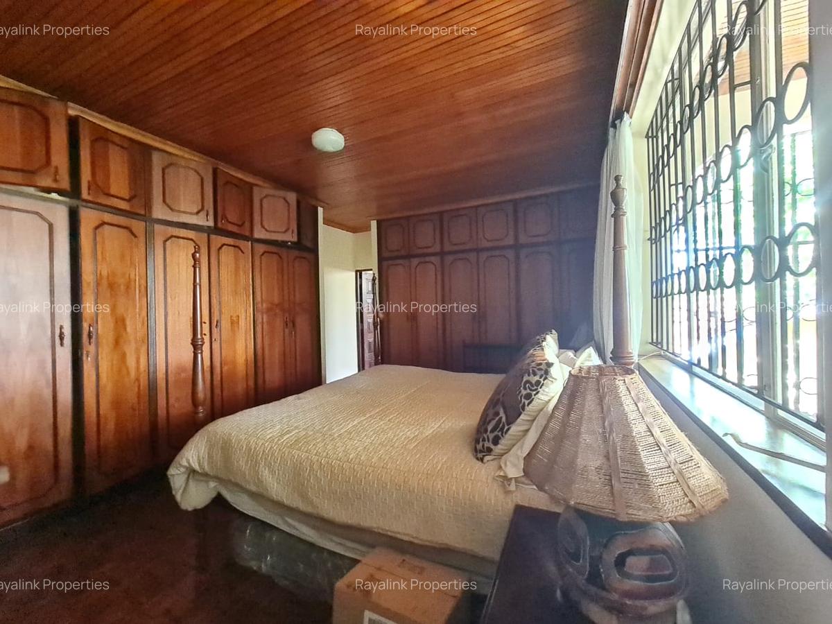 5 Bed House with En Suite at Nyari - 11