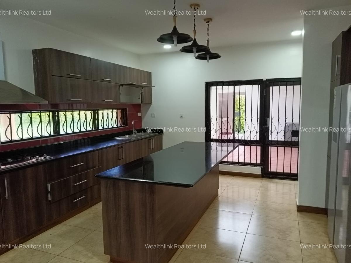 4 Bed Townhouse with En Suite at Runda - 12