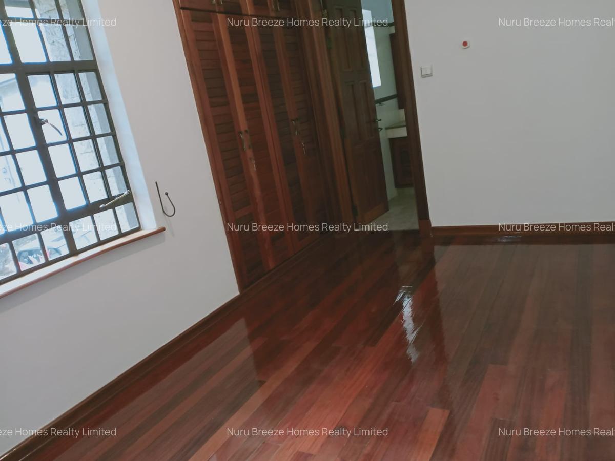 5 Bed Townhouse with En Suite in Westlands Area - 7