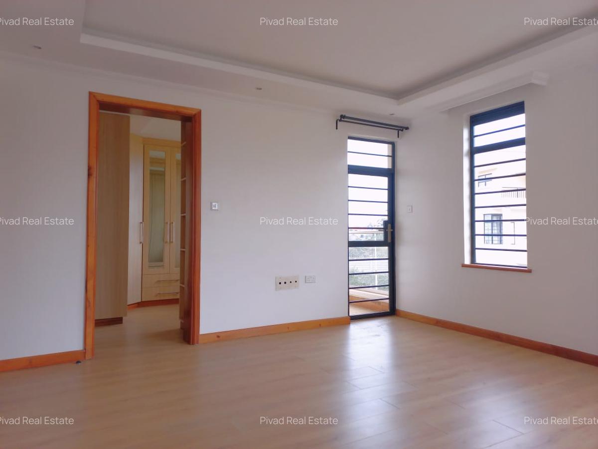 4 Bed Townhouse with Garden in Membley - 8