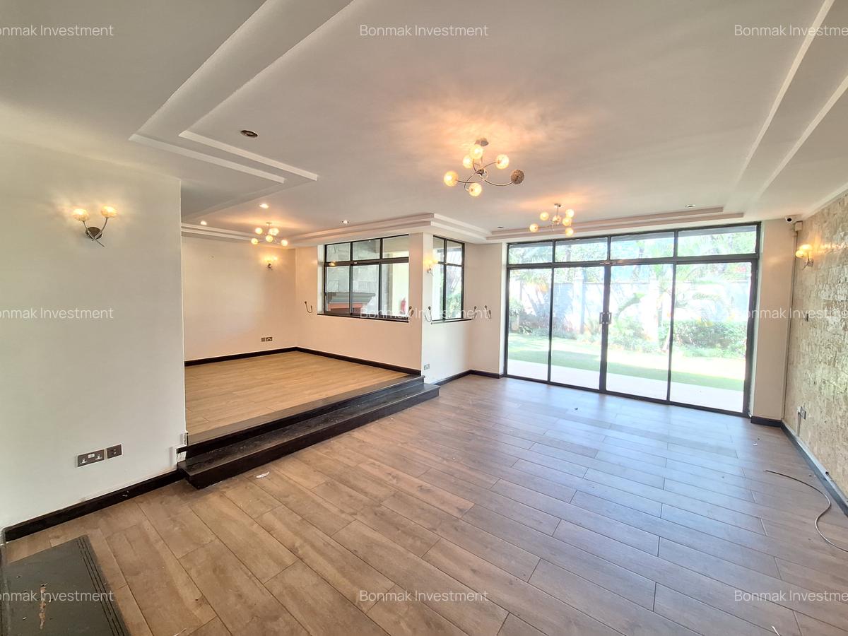 5 Bed Townhouse with En Suite at Lavington Green. - 6